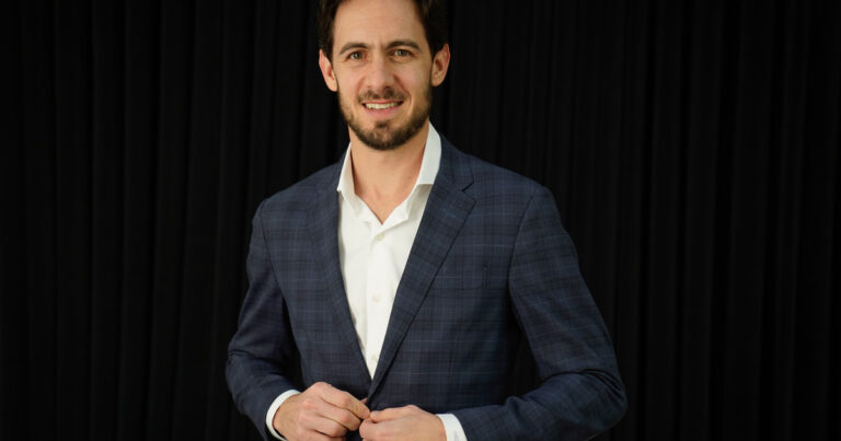 Por qué el banco de los multimillonarios dice que el riesgo país de Argentina puede derrumbarse a 350 puntos: cuáles son las claves de lo que viene