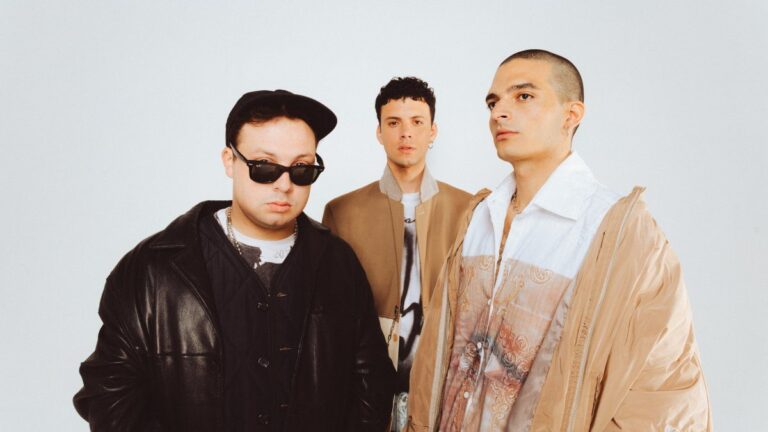 Usted Señalemelo presenta su nuevo disco con un show íntimo en Buenos Aires: cómo y dónde conseguir las entradas