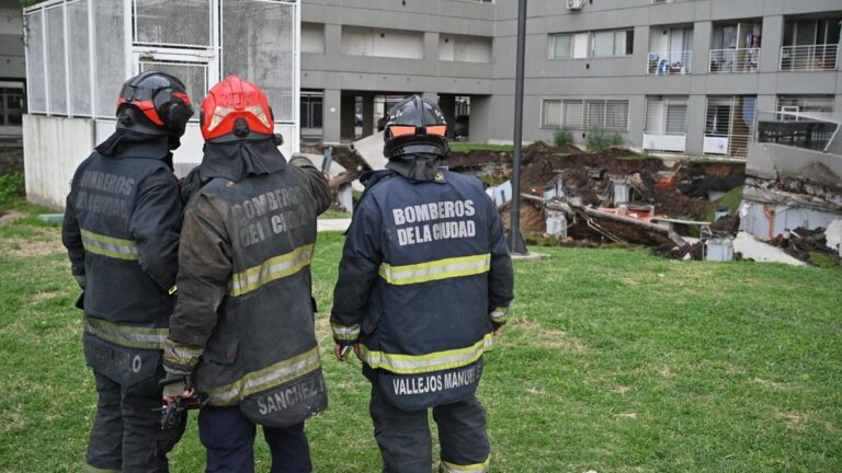 La Ciudad anunció medidas por el derrumbe en Parque Patricios: alojamiento a vecinos evacuados