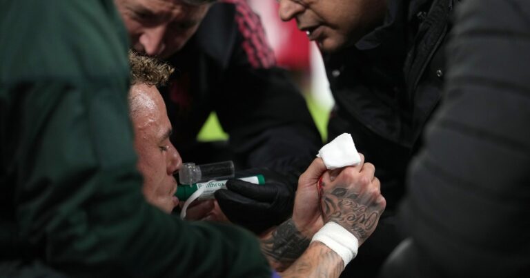 Un jugador del Galatasaray sufrió una escalofriante lesión ante el Liverpool que casi le cuesta el dedo