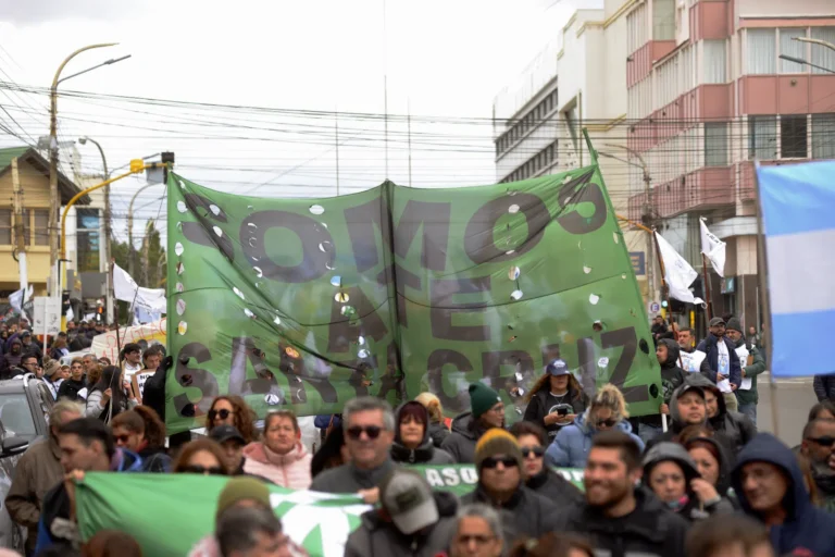 Manifestación de trabajadores estatales de ATE en Santa Cruz