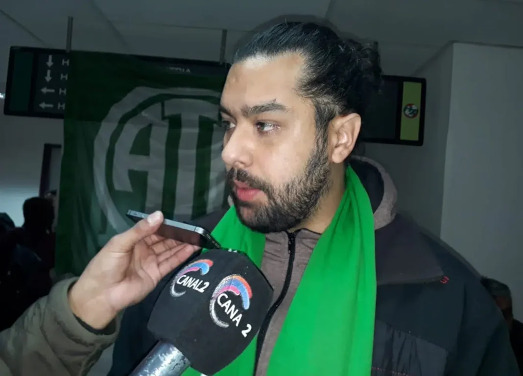 Carlos Garzón, secretario general de ATE Santa Cruz, durante una declaración.