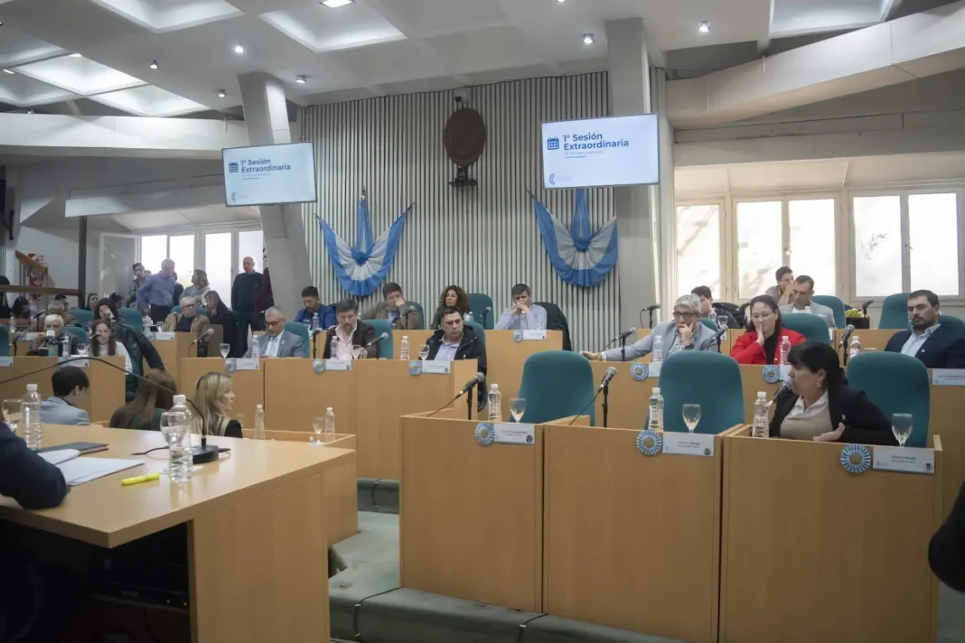 Diputado Carlos Godoy presenta proyecto de ley en la legislatura de Santa Cruz