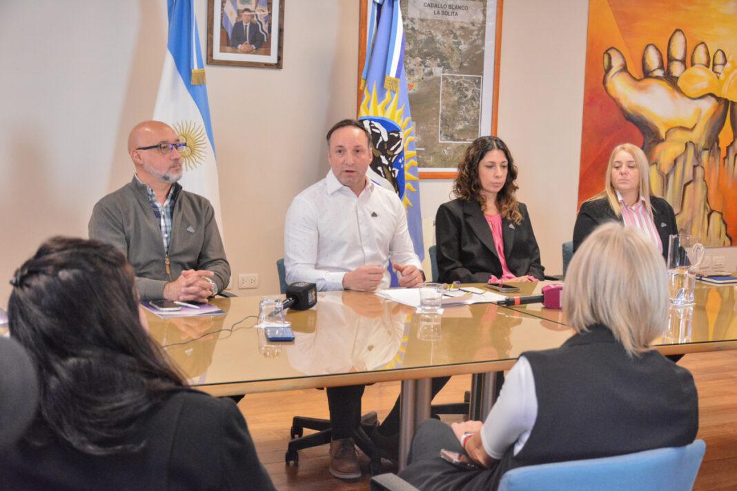 Operativo de perforación minera en yacimiento de Santa Cruz