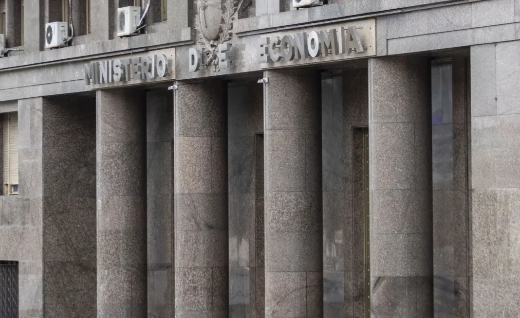 Símbolo de la administración pública nacional y provincial relacionado con transferencia de fondos.