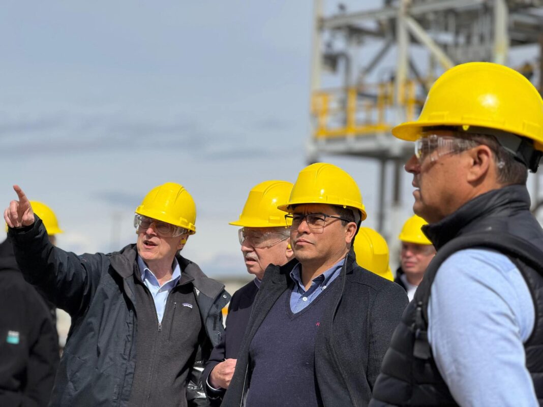 Delegación de Santa Cruz en visita a instalaciones de ProPak Systems en Canadá