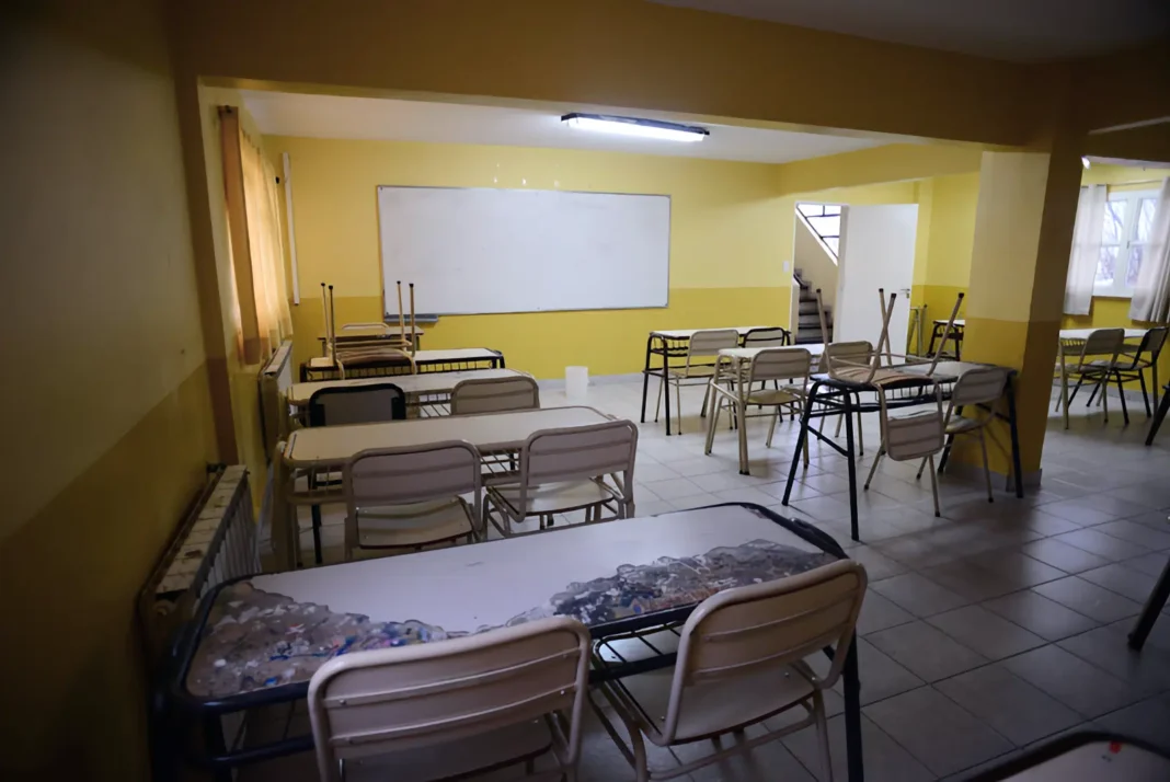 Gustavo Basiglio, secretario general de AMET, critica descuentos por paro docente en Santa Cruz
