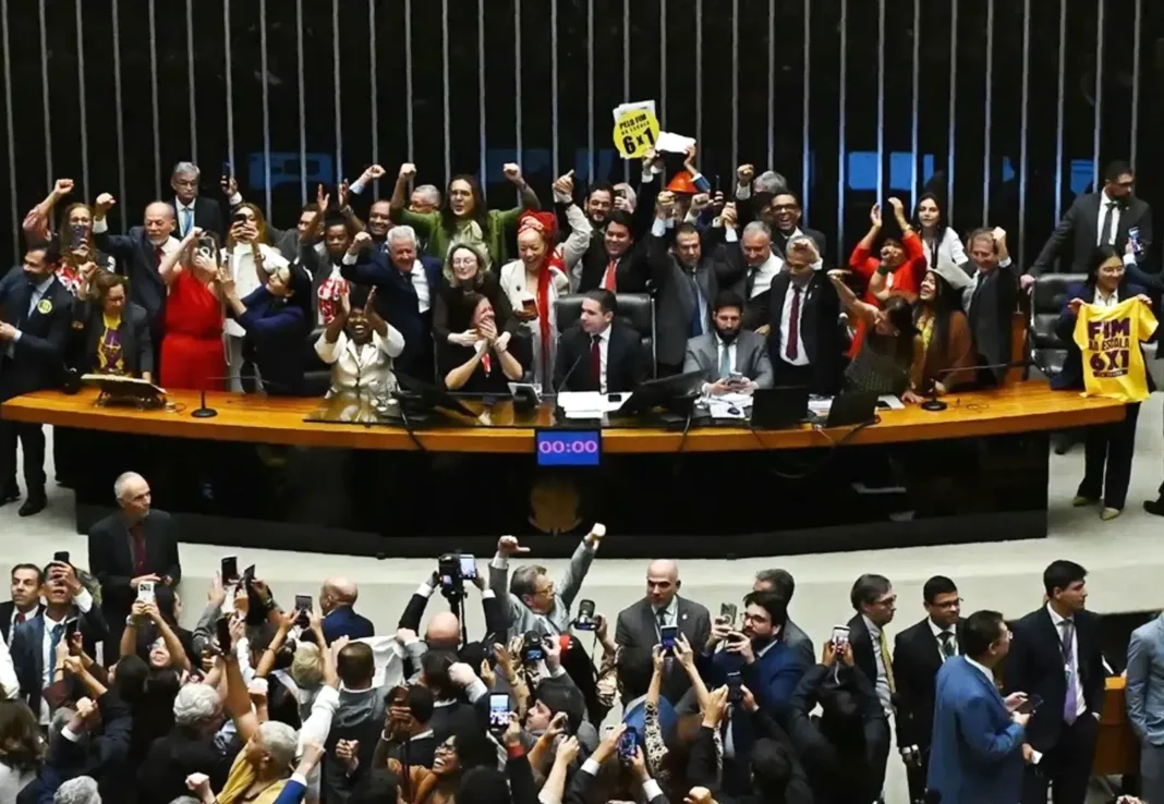 Sesión de la Cámara de Diputados de Brasil durante la votación de la reforma laboral