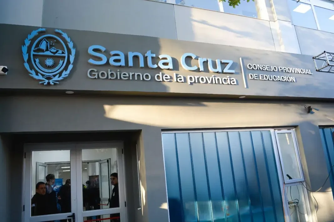 Docentes frente al Consejo Provincial de Educación en Santa Cruz