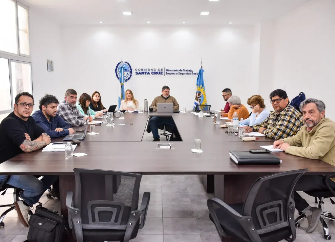 Reunión de conciliación obligatoria entre docentes y autoridades en Santa Cruz