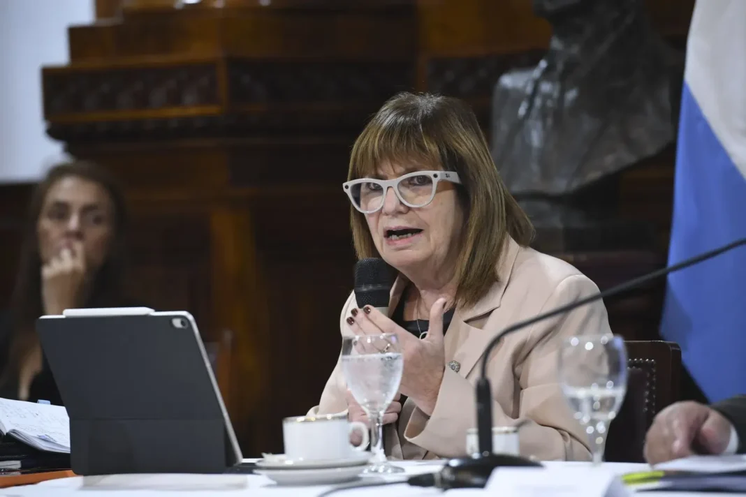 Patricia Bullrich y Karina Milei en el Senado