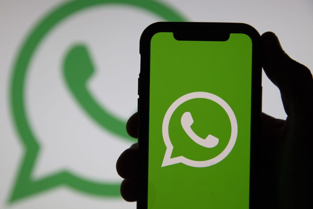 Captura de pantalla de un mensaje de WhatsApp fraudulento dirigido a proveedores del Estado