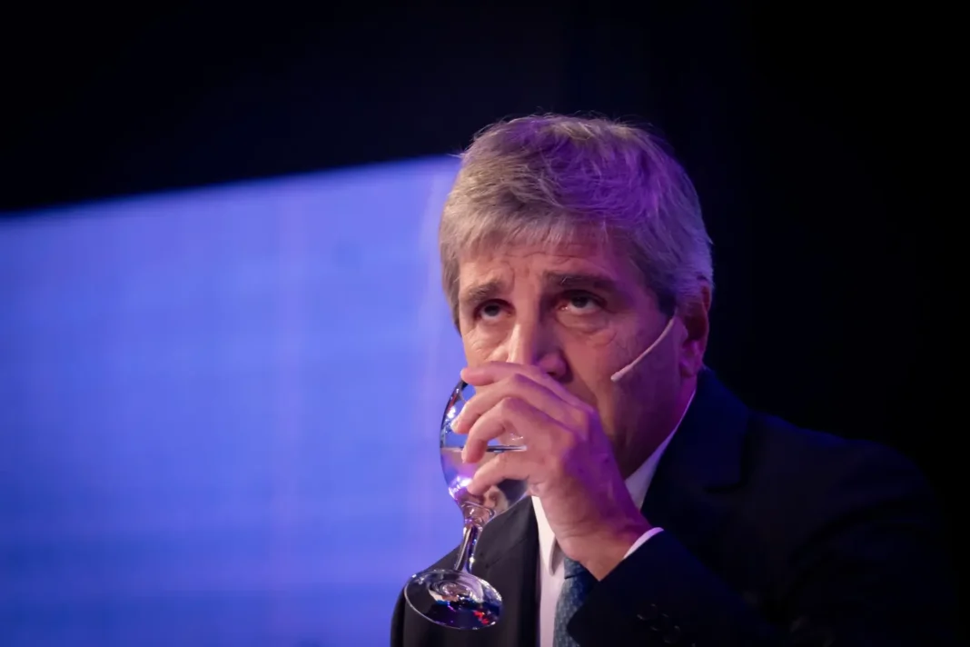 Luis Caputo durante el 43° Congreso del IAEF