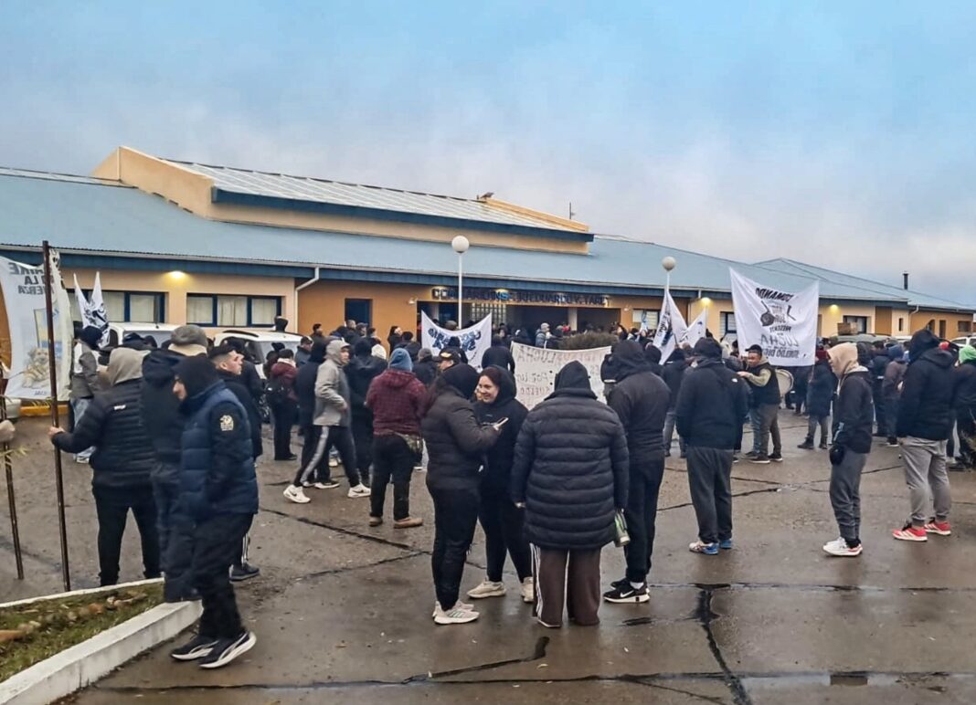 Efectivos de Gendarmería y Prefectura en operativos de seguridad en Santa Cruz